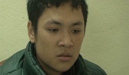 'Vội' đi mua ma túy, 2 con nghiện đâm gãy chân CSGT